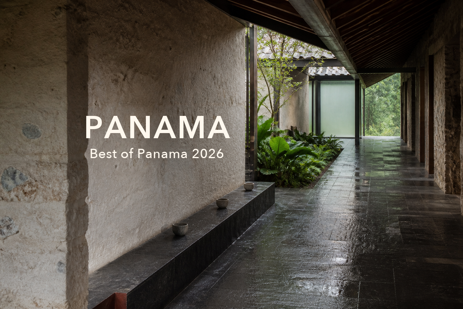 雨に濡れた石造りの回廊の建築的な通路に、「PANAMA」「Best of Panama 2026」のタイポグラフィを配した編集用ビジュアル。